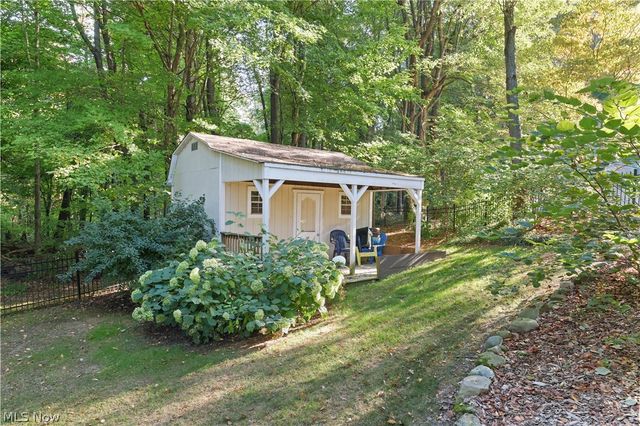 2011 E Swan Lake Circle, Kent, OH 44240