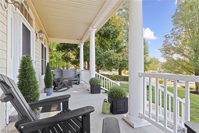 2011 E Swan Lake Circle, Kent, OH 44240