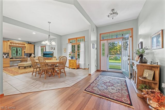 2011 E Swan Lake Circle, Kent, OH 44240