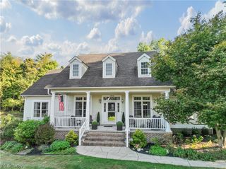 2011 E Swan Lake Circle, Kent, OH 44240