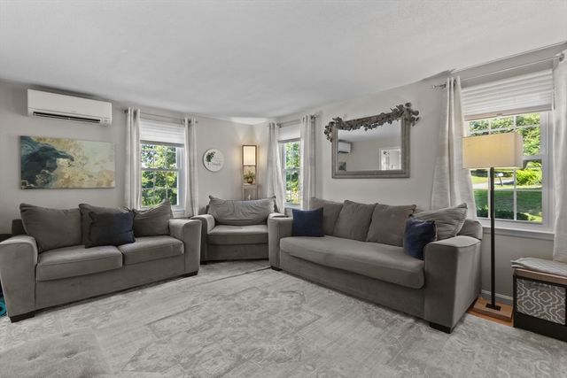 40 Stowe Rd, Grafton, MA 01519
