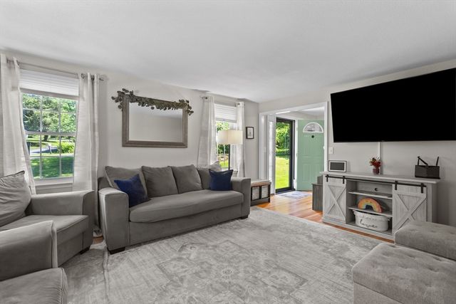 40 Stowe Rd, Grafton, MA 01519