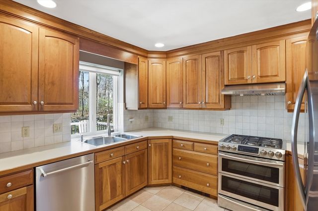 18 Brian Rd, Chelmsford, MA 01824