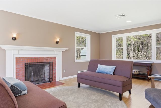 18 Brian Rd, Chelmsford, MA 01824