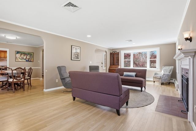 18 Brian Rd, Chelmsford, MA 01824