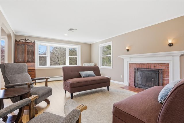 18 Brian Rd, Chelmsford, MA 01824