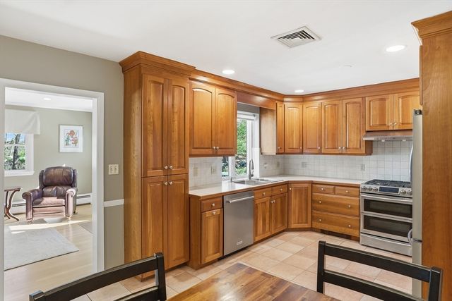 18 Brian Rd, Chelmsford, MA 01824