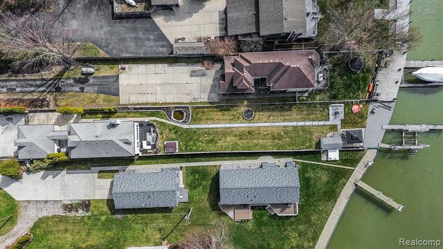 9861 Dixie, Ira, MI 48023