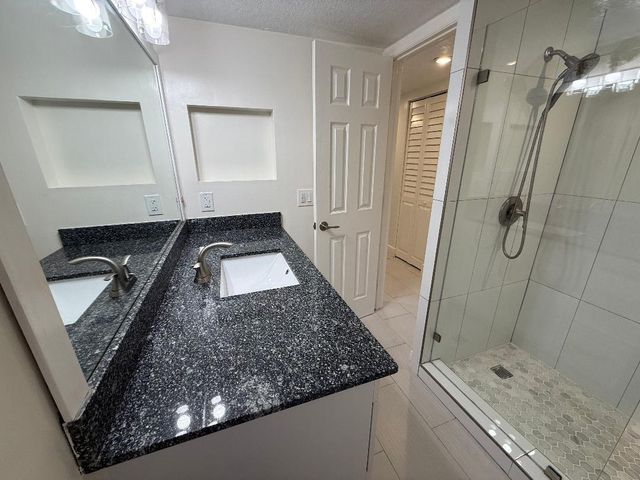 8901 N New River Canal Road 17w, Plantation, FL 33324