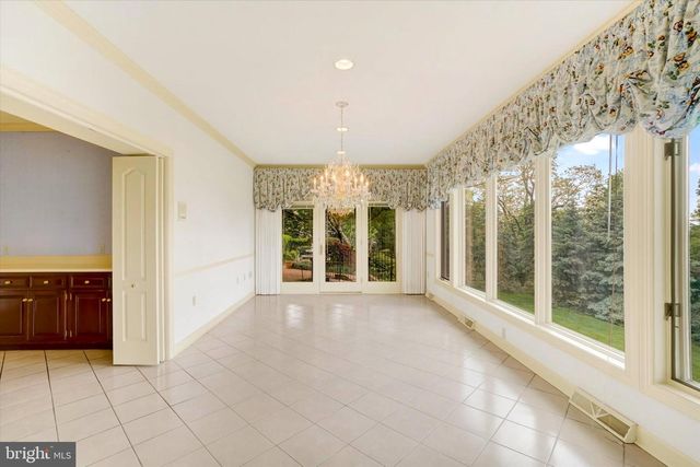 925 SUMMIT CIR N, York, PA 17403