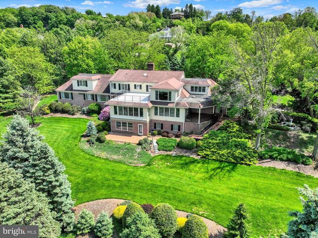 925 SUMMIT CIR N, York, PA 17403