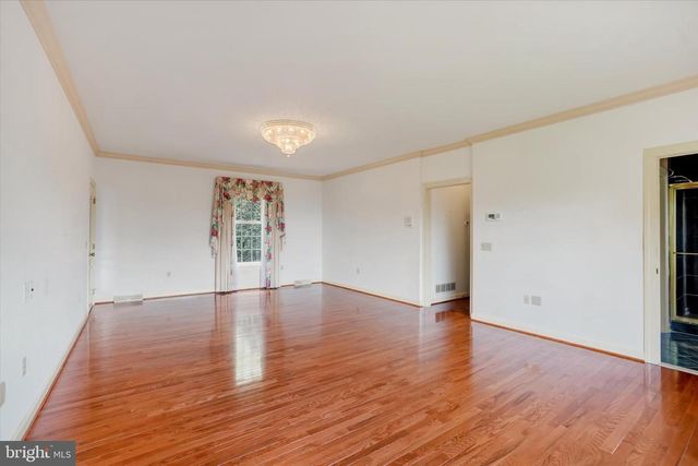 925 SUMMIT CIR N, York, PA 17403