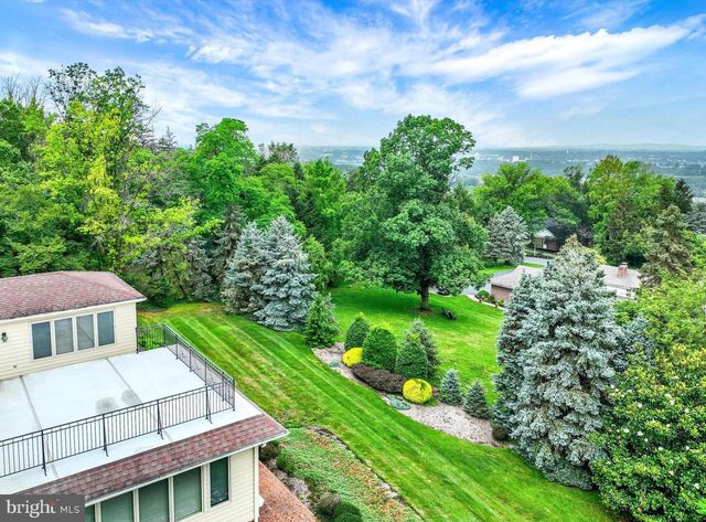 925 SUMMIT CIR N, York, PA 17403