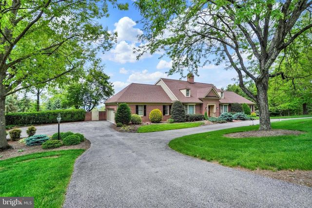 925 SUMMIT CIR N, York, PA 17403