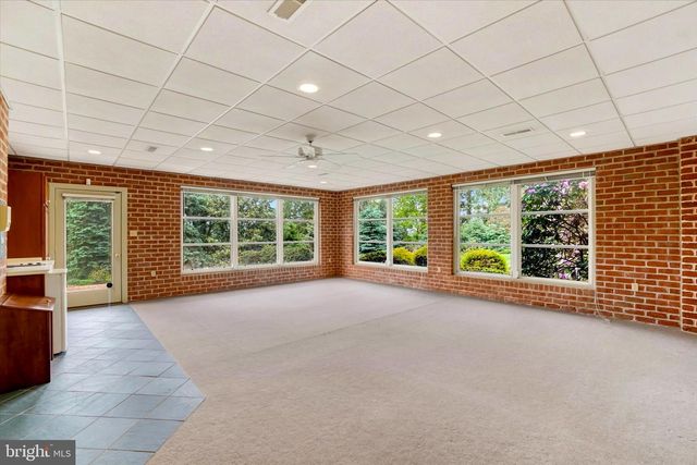 925 SUMMIT CIR N, York, PA 17403