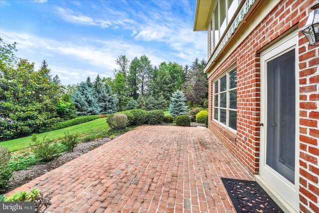 925 SUMMIT CIR N, York, PA 17403
