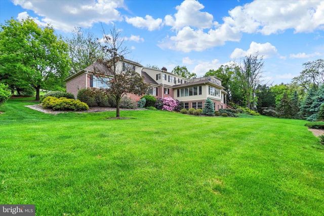 925 SUMMIT CIR N, York, PA 17403