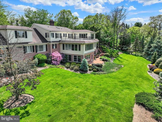 925 SUMMIT CIR N, York, PA 17403