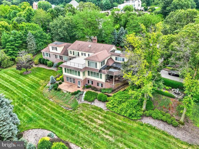 925 SUMMIT CIR N, York, PA 17403