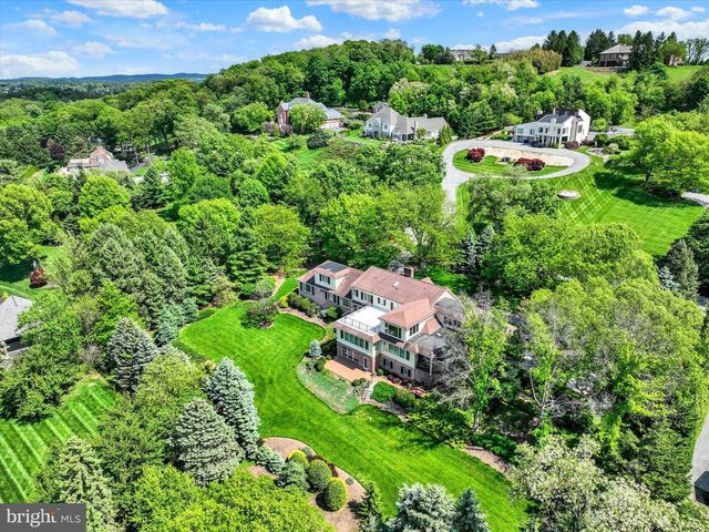 925 SUMMIT CIR N, York, PA 17403