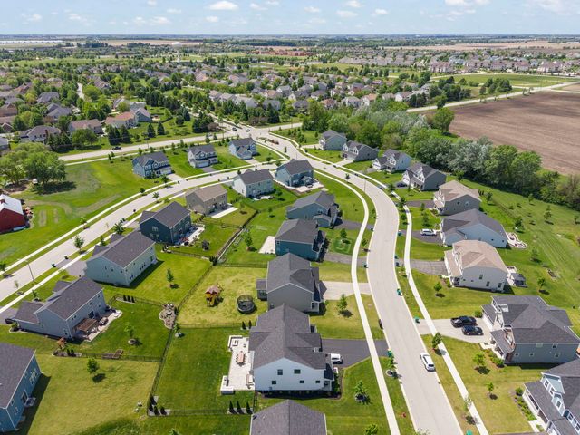 12601 S Poplar Crossing, Plainfield, IL 60585