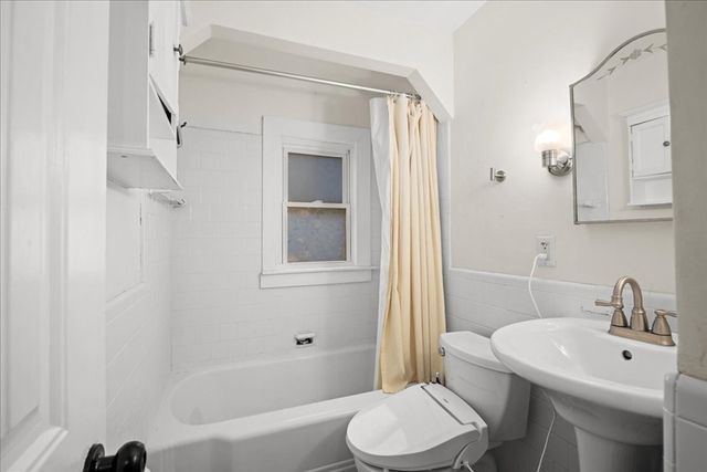 38 Glendale St, Worcester, MA 01602