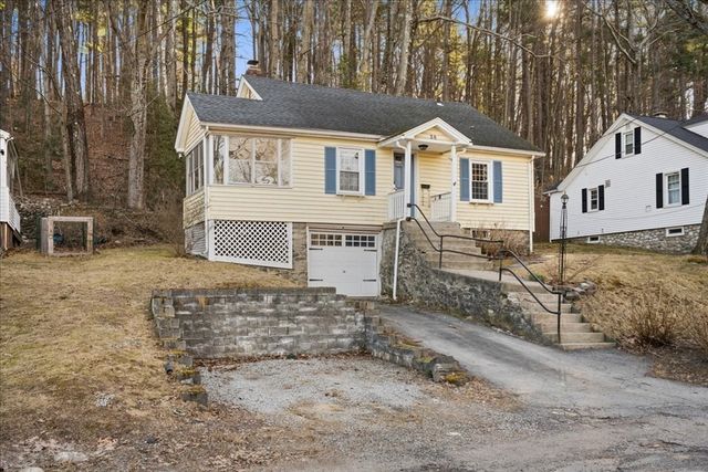 38 Glendale St, Worcester, MA 01602