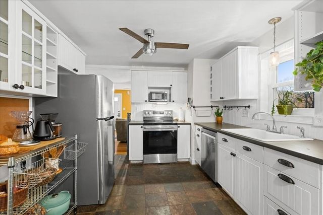 38 Glendale St, Worcester, MA 01602