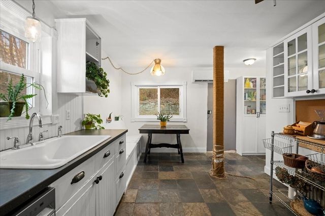 38 Glendale St, Worcester, MA 01602