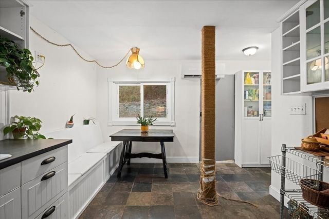 38 Glendale St, Worcester, MA 01602