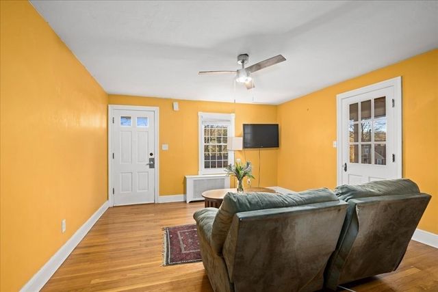 38 Glendale St, Worcester, MA 01602