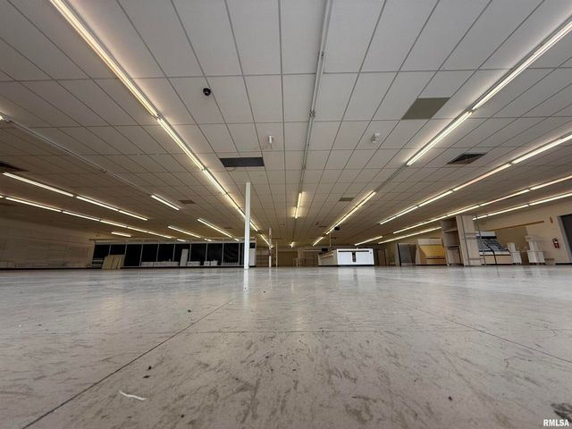 3911 16TH Street, Moline, IL 61265