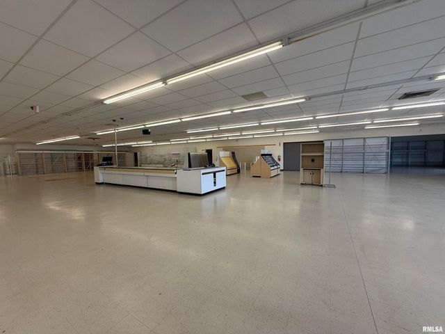 3911 16TH Street, Moline, IL 61265