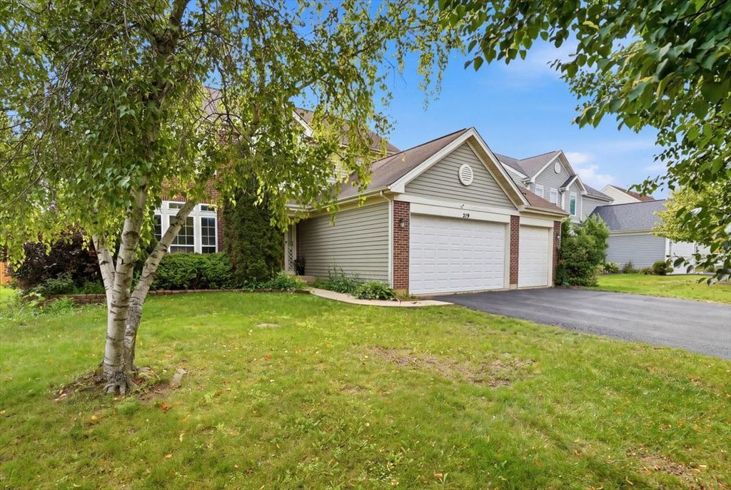 219 S Primrose Lane, Round Lake, IL 60073