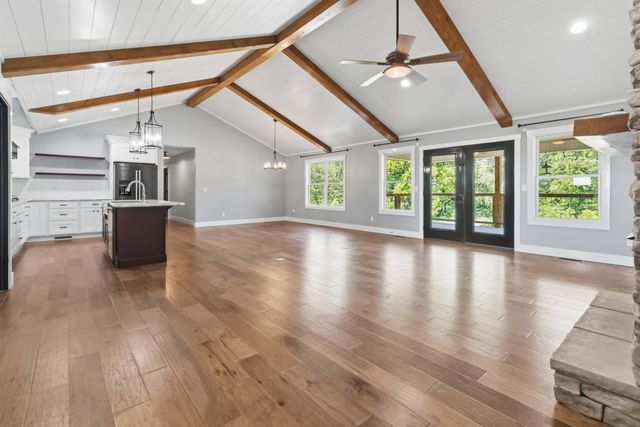 220 Davis Lane, Russell Springs, KY 42642