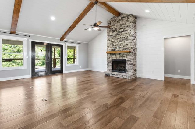 220 Davis Lane, Russell Springs, KY 42642