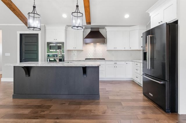220 Davis Lane, Russell Springs, KY 42642