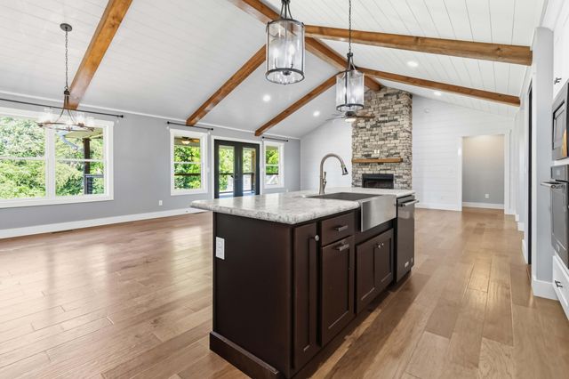 220 Davis Lane, Russell Springs, KY 42642