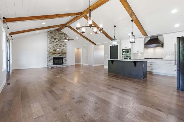 220 Davis Lane, Russell Springs, KY 42642