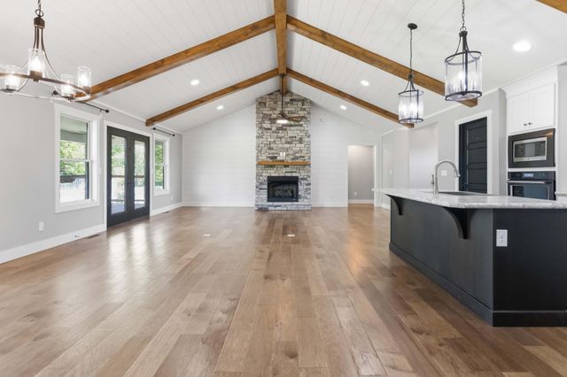 220 Davis Lane, Russell Springs, KY 42642