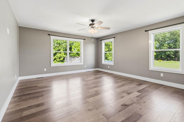220 Davis Lane, Russell Springs, KY 42642