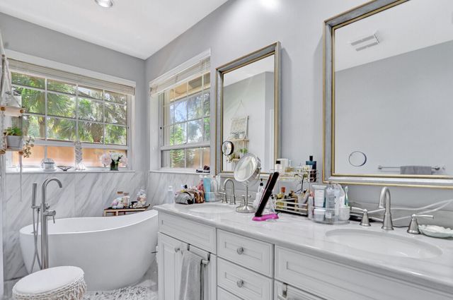 8349 150th Court N, Palm Beach Gardens, FL 33418