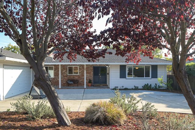 28 Bonnie Banks Way, San Rafael, CA 94901