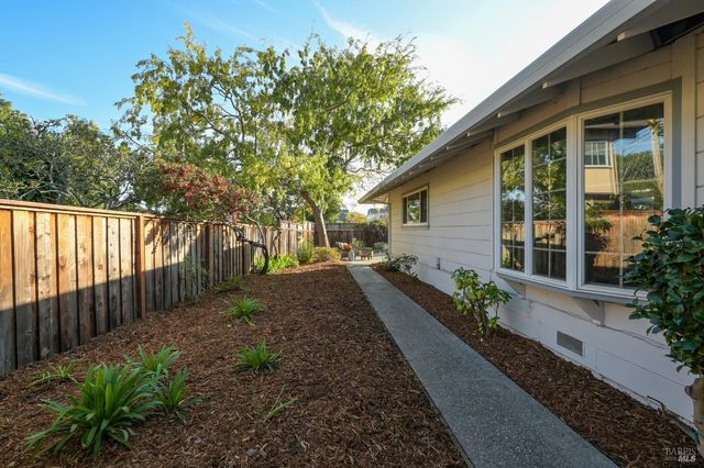 28 Bonnie Banks Way, San Rafael, CA 94901