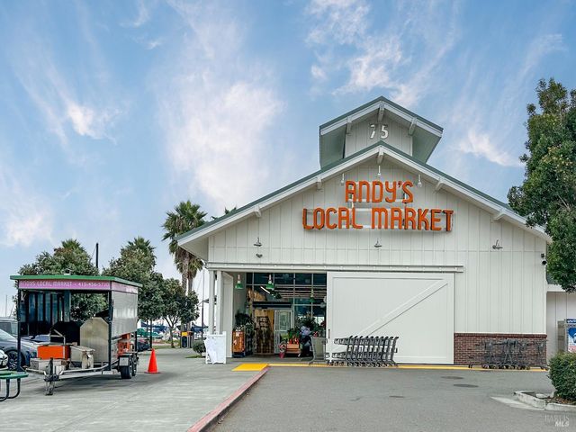 28 Bonnie Banks Way, San Rafael, CA 94901