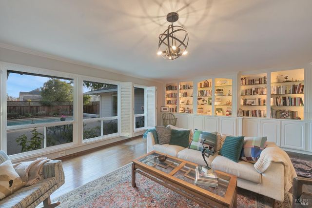 28 Bonnie Banks Way, San Rafael, CA 94901