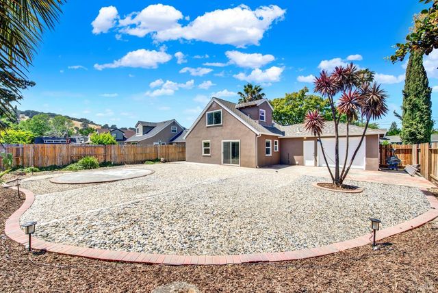2561 Dorset St, Napa, CA 94558