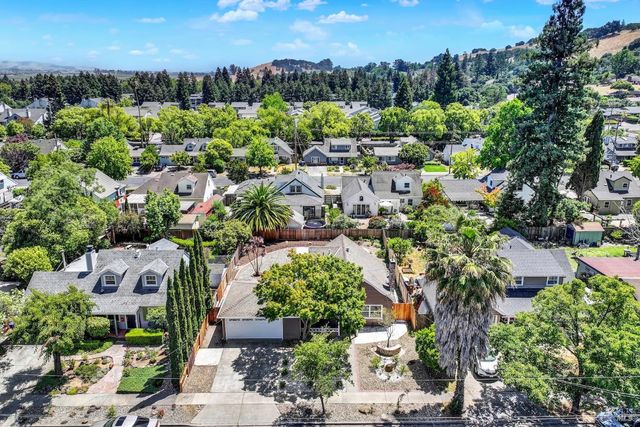 2561 Dorset St, Napa, CA 94558
