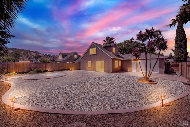2561 Dorset St, Napa, CA 94558