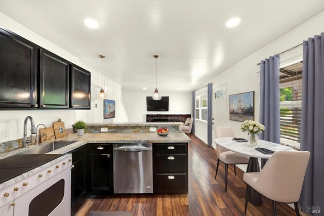2561 Dorset St, Napa, CA 94558